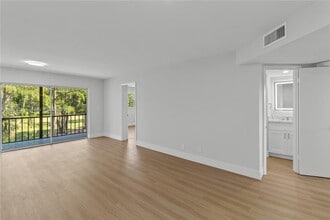 7900 Colony Cir S, Unit 206 in Tamarac, FL - Building Photo - Building Photo