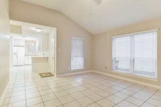 13207 Pebblewalk Cir S in Houston, TX - Building Photo - Building Photo