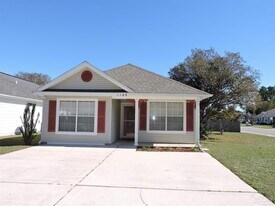 1160 Sweetbriar St in Ensley, FL - Building Photo