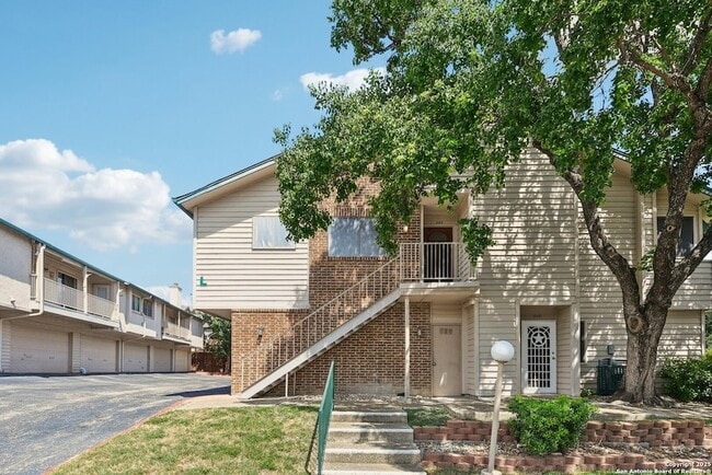 349 Harmony Ct in San Antonio, TX - Building Photo - Building Photo