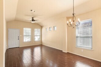 533 Creekside Cir in New Braunfels, TX - Building Photo - Building Photo