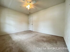 7255 Sweetgrass Blvd in Hanahan, SC - Foto de edificio - Building Photo