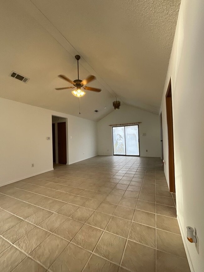 114 Clarence Ave in New Llano, LA - Building Photo - Building Photo