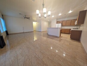 7521 Chaffinch St in North Las Vegas, NV - Building Photo - Building Photo