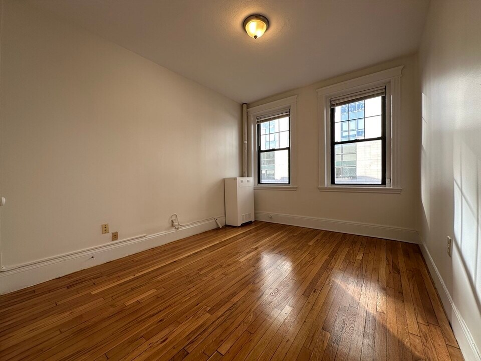 31 Peterborough St-Unit -10 in Boston, MA - Building Photo