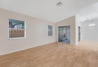 13730 Sunflower Ct, Unit A in Wellington, FL - Foto de edificio - Building Photo