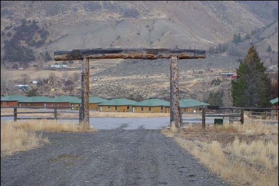 550 Old Yellowstone Trl S in Gardiner, MT - Building Photo