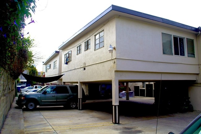 1817 W 4th St in Los Angeles, CA - Foto de edificio - Building Photo