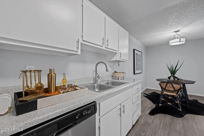 4337 N 53rd Ln, Unit A1 in Phoenix, AZ - Building Photo - Building Photo