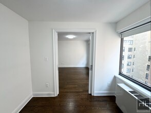 EAST 56 STREET in New York, NY - Building Photo - Building Photo