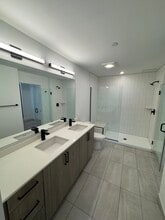 47 NW 30th St, Unit A3 in Miami, FL - Building Photo - Building Photo