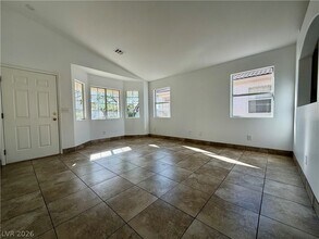 3813 Sorrowing Sparrow Ct in North Las Vegas, NV - Building Photo - Building Photo