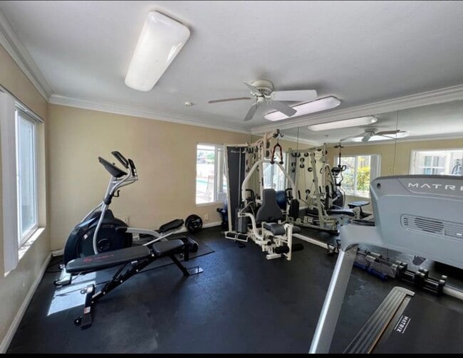 3030 Suncrest Dr, Unit 214 in San Diego, CA - Building Photo - Building Photo