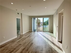 5820 La Mirada Ave in Los Angeles, CA - Building Photo - Building Photo
