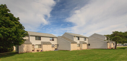 Casa Nueva Apartments in Fremont, OH - Building Photo - Building Photo