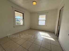 214 Woodrow St in Taft, CA - Building Photo - Building Photo