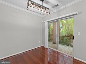 12120 Garden Ridge Ln in Fairfax, VA - Building Photo - Building Photo