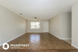 2250 SE Baron St in Port St. Lucie, FL - Foto de edificio - Building Photo