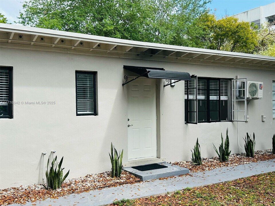 417 SE 14th Ct in Fort Lauderdale, FL - Building Photo