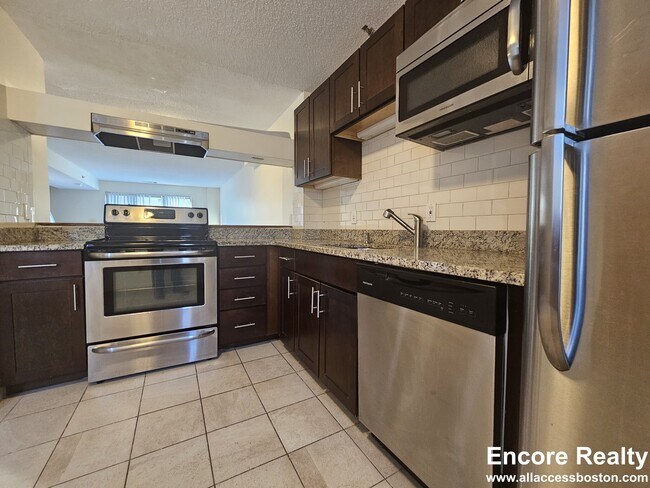 150 North Beacon St, Unit 150 North Beacon Street in Boston, MA - Building Photo - Building Photo