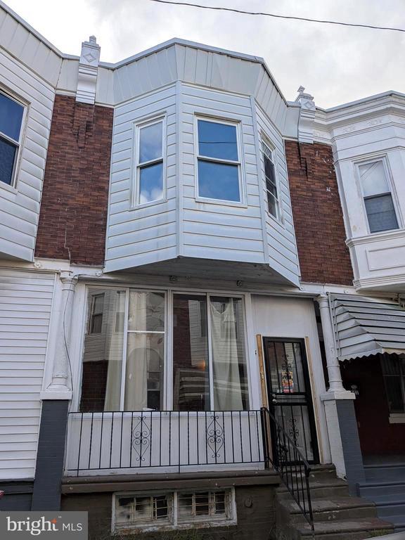 property at 123 N Peach St