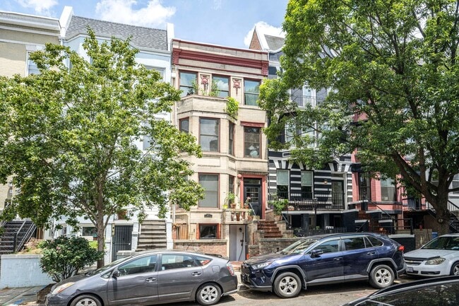 property at 1871 California St NW