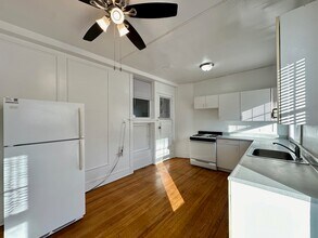 2306 W Wilson Ave, Unit 3 in Chicago, IL - Foto de edificio - Building Photo