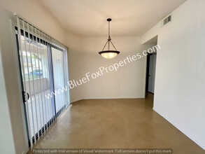 2550 E River Rd in Tucson, AZ - Foto de edificio - Building Photo
