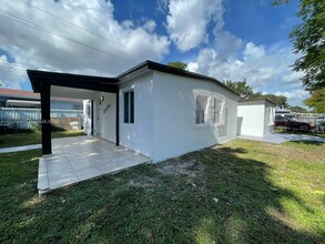 2171 Burlington St in Opa Locka, FL - Building Photo - Building Photo