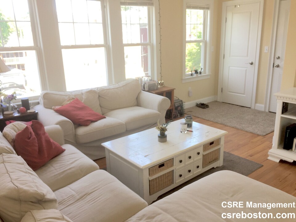 75-77 Beechcroft St, Unit 3 in Boston, MA - Foto de edificio