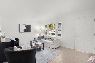 9845 Dennis Dr in St. Louis, MO - Foto de edificio - Building Photo