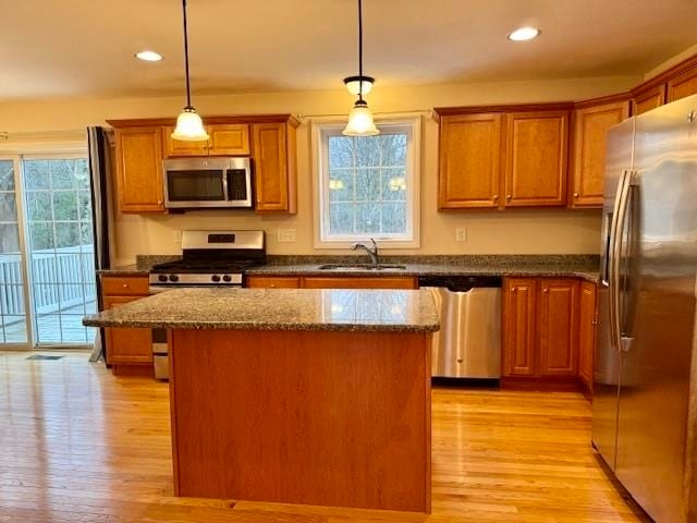 27 Nesenkeag Dr in Litchfield, NH - Building Photo - Building Photo