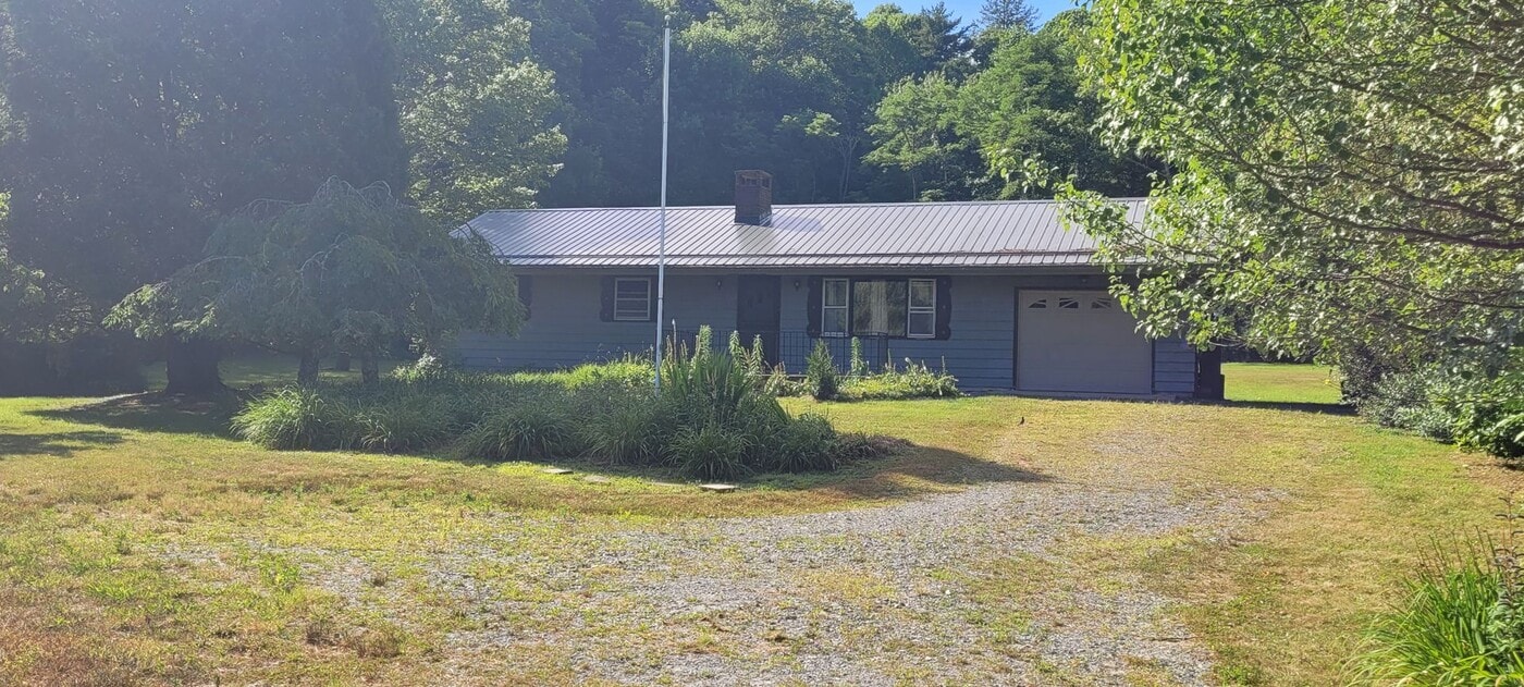 203 Church Hollow Rd in Boone, NC - Building Photo