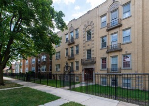 HIGHPOINT Albany Park on Christiana in Chicago, IL - Building Photo - Building Photo