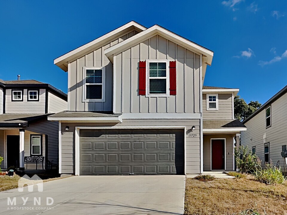 13725 Crossbow Rdg in San Antonio, TX - Building Photo