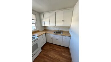 1303 W 23rd Ave in Anchorage, AK - Building Photo - Building Photo