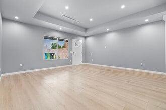 14422 Judd St in Pacoima, CA - Foto de edificio - Building Photo