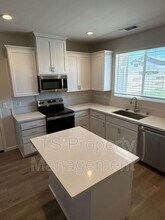 47 Brookbay Way in Sacramento, CA - Building Photo - Building Photo