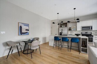 3153 N Tripp Ave in Chicago, IL - Building Photo - Building Photo