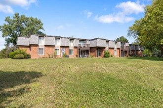 Cambridge Manor in Lansing, MI - Building Photo - Building Photo