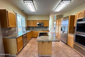 1685 Southview Dr in Sparks, NV - Building Photo - Building Photo