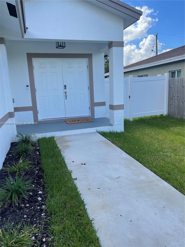 2708 NW 9th Ct in Fort Lauderdale, FL - Building Photo - Building Photo