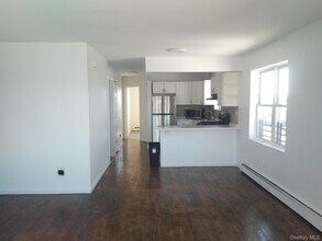 680 Wortman Ave in Brooklyn, NY - Building Photo - Building Photo