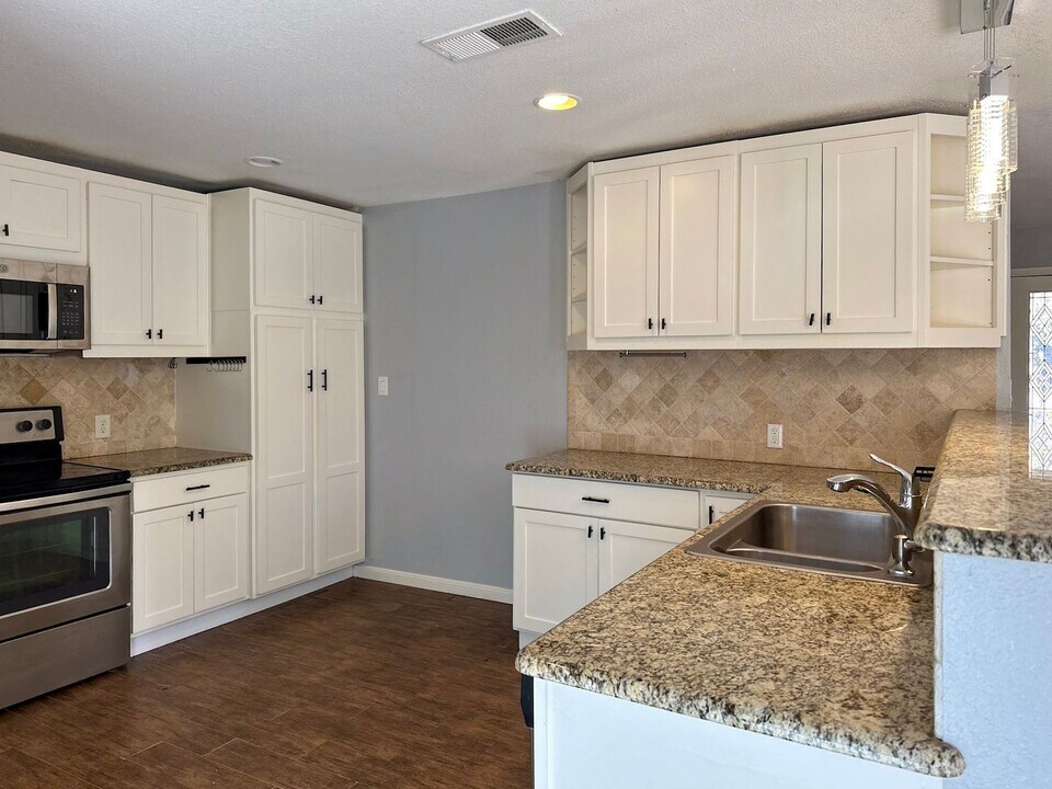 50071 Rusdell Dr in Irving, TX - Building Photo