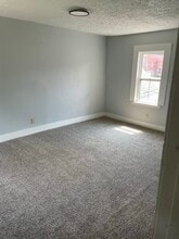 2915 W Market St in Louisville, KY - Building Photo - Building Photo