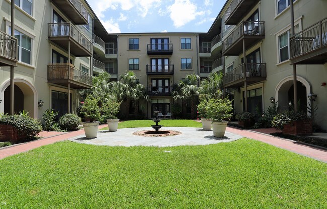 La Maison River Oaks in Houston, TX - Building Photo - Building Photo