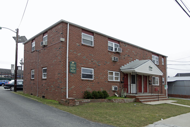 Elros Village Apartments in Perth Amboy, NJ - Building Photo - Building Photo