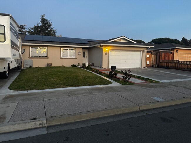 36328 Indian Wells Dr in Newark, CA - Building Photo - Building Photo
