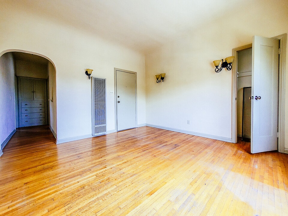 516 Micheltorena St, Unit 516 in Los Angeles, CA - Building Photo
