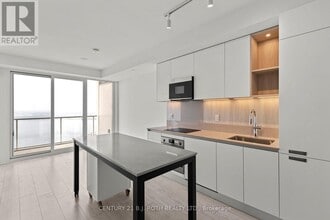 39 Mary St in Barrie, ON - Building Photo - Building Photo